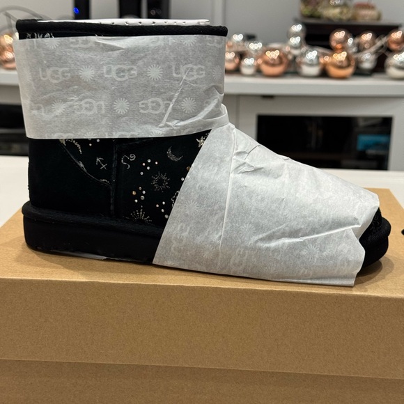 UGG Black Starry Night Boots sz 7 - Picture 2 of 5
